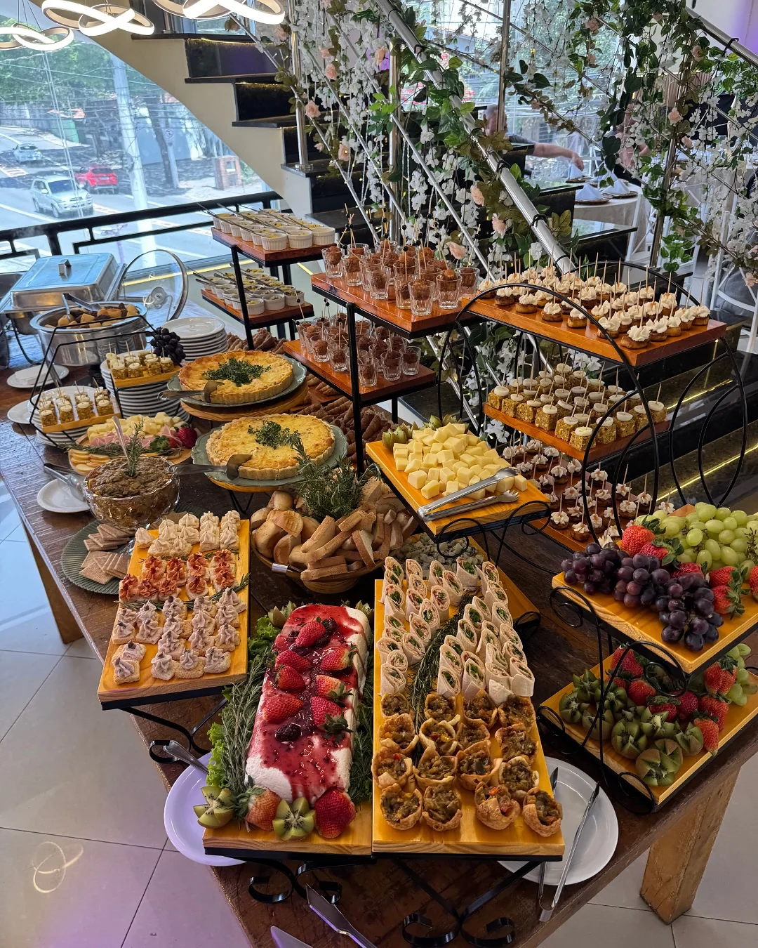 Ilha gastronômica do Solene preparada para a celebração